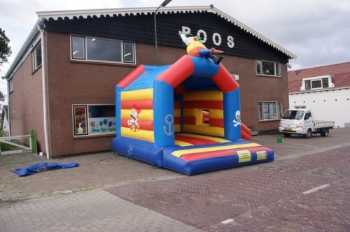 Springkussen Zeerover met glijbaan